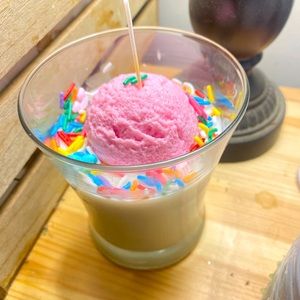 Custom hand made candles and wax melts!!